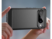 Flexible Handy Schutzhülle mit gebürster Carbon Textur auf der Rückseite für zum Schutz des Google Pixel 10  Display und Gehäuse Case in schwarz von Screenguard