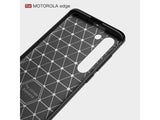 Flexible Handy Schutzhülle mit gebürster Carbon Textur auf der Rückseite für zum Schutz des Motorola Edge  Display und Gehäuse Case in schwarz von Screenguard