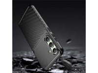 Moderne Design Hülle Cover für das Samsung Galaxy S24 FE mit Stripes zum Schutz von Kratzern, Dellen, Display aus TPU Gummi in schwarz von Screenguard